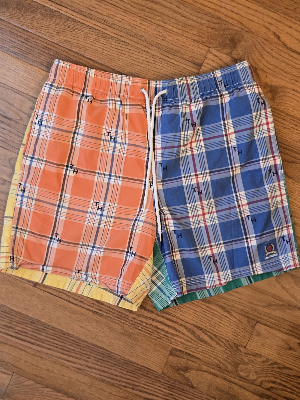 Tommy Hilfiger TH Logo Plaid Swim Trunks Size Medium